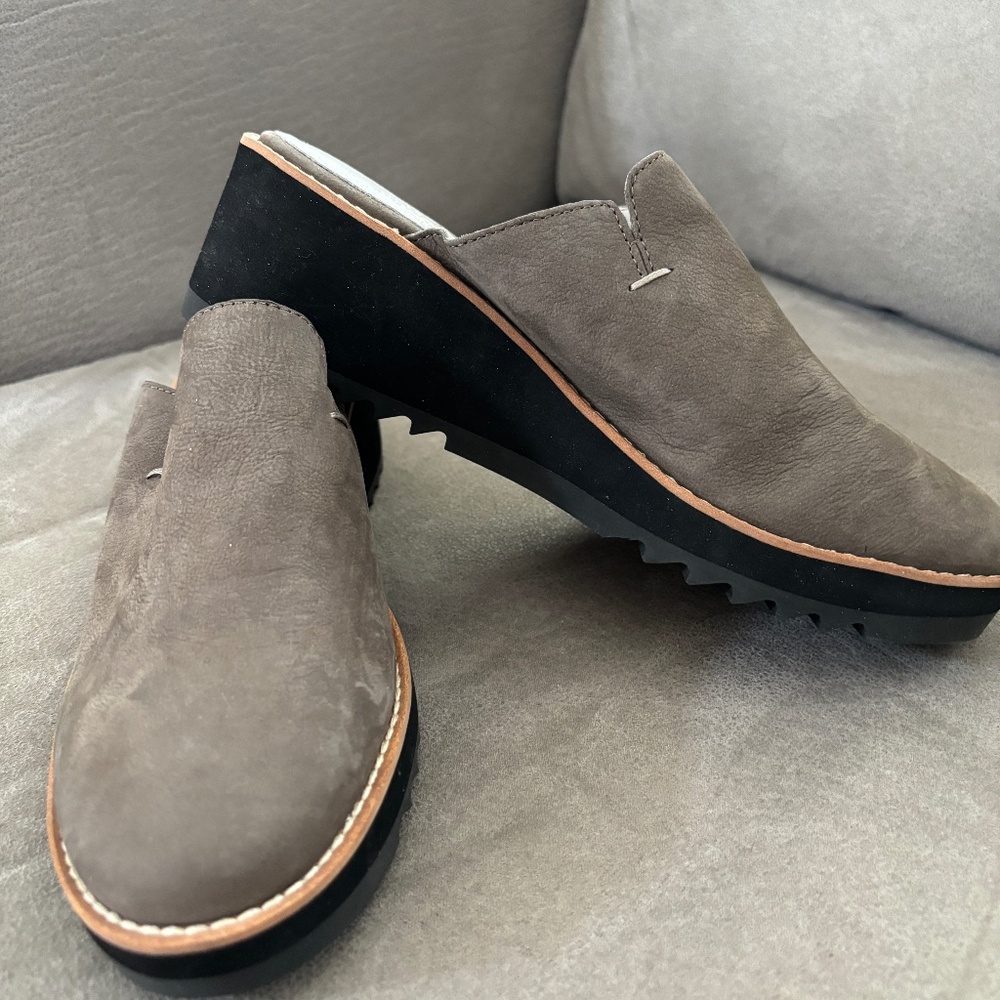 Eileen Fisher Loti Suede Clogs size 6 Taupe